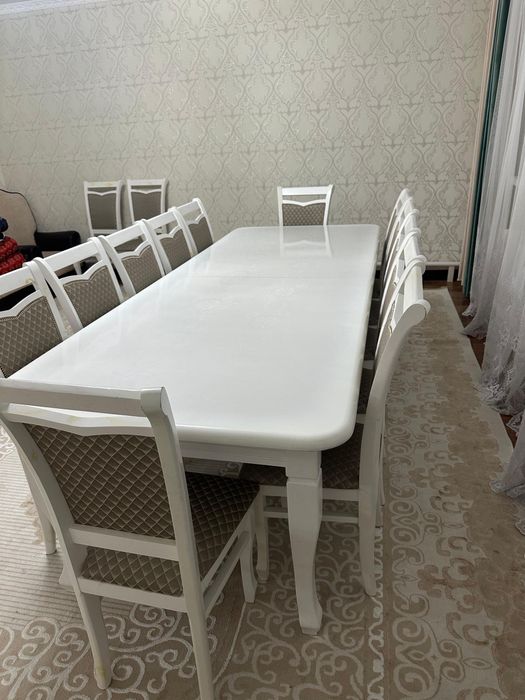 Стол со стульями