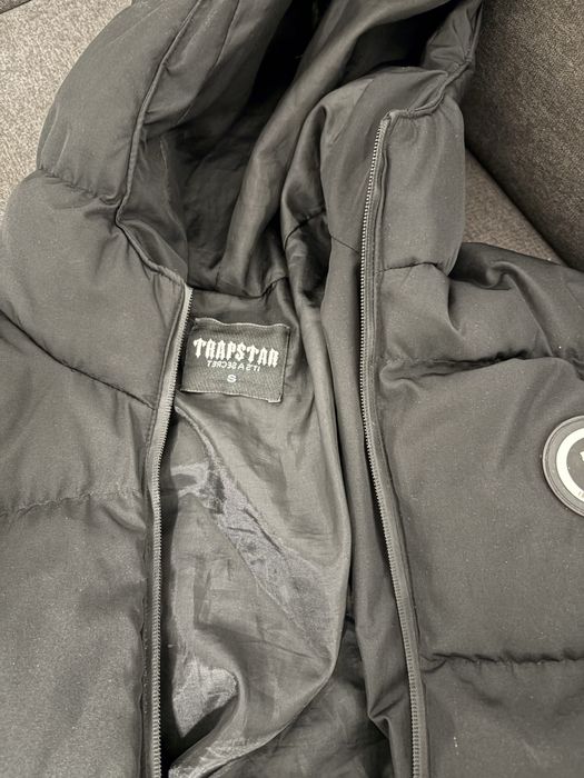 Vând geaca trapstar