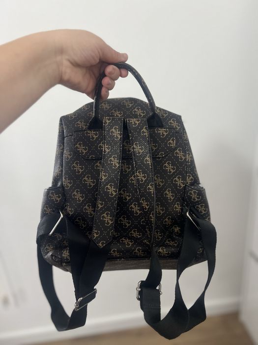 Дамска раница Guess