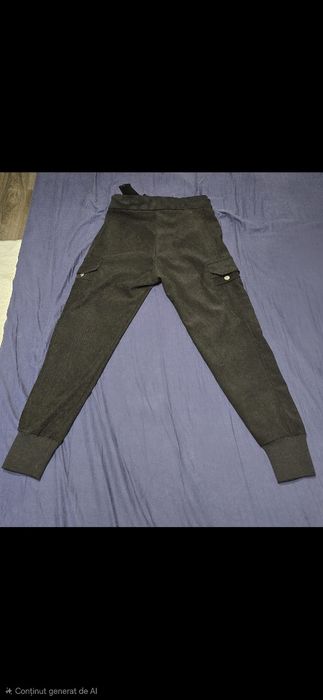 Pantaloni noi cu eticheta, made by society