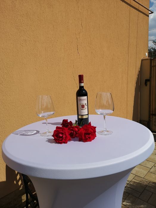 Mese cocktail pentru nunti și evenimente