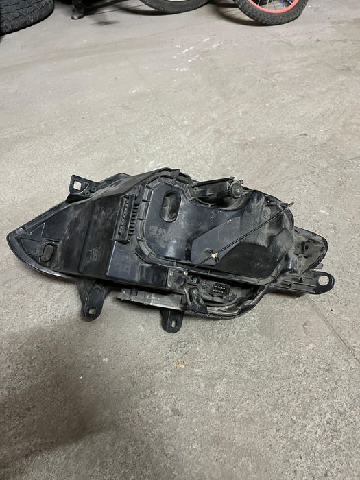 Продается оригинальная правая фара от BMW z4 2006 года
