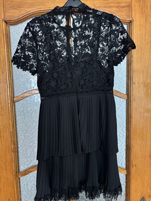 Rochie neagra plisata cu dantela