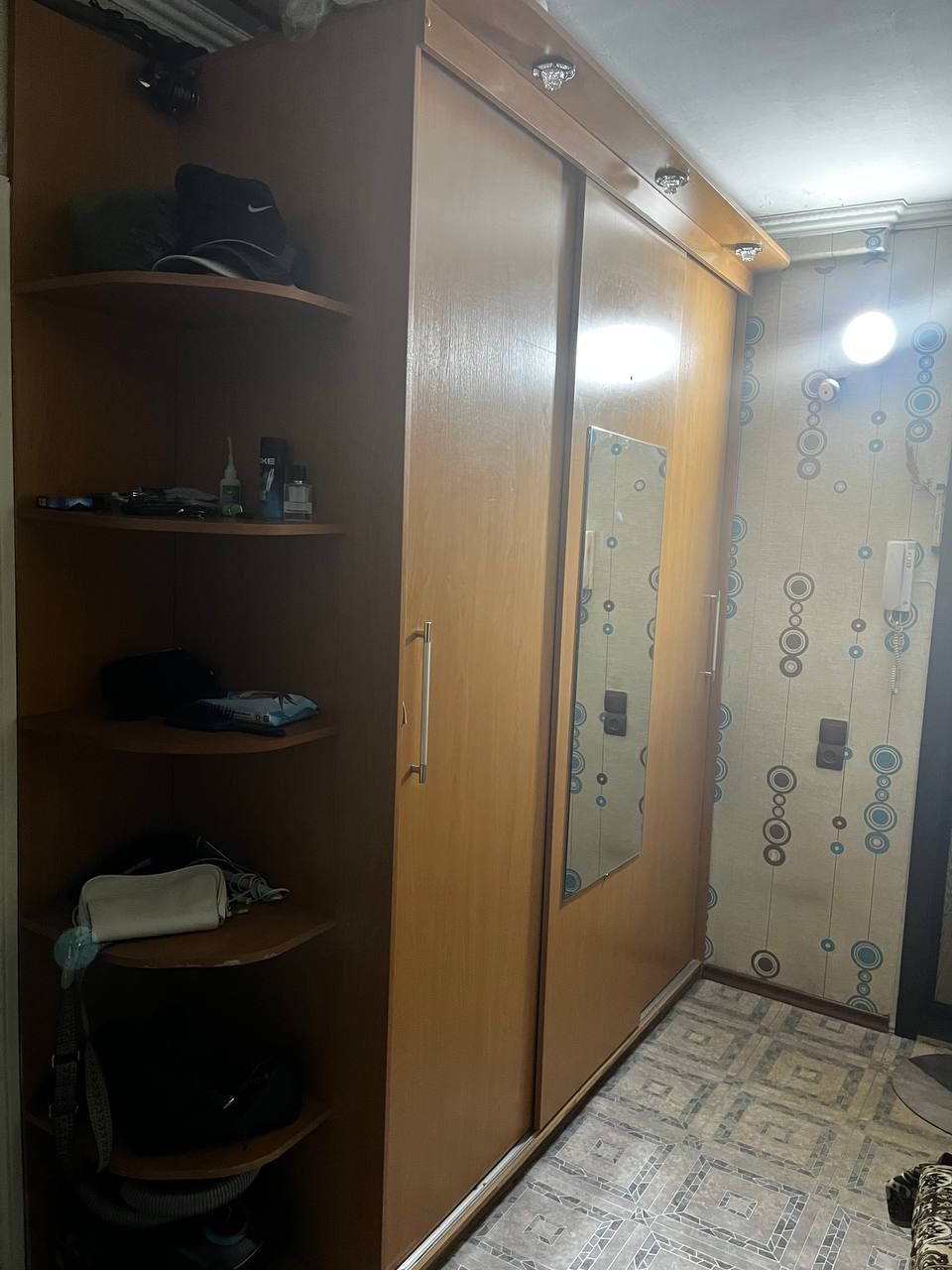 Продаётся шкаф-купе для прихожей