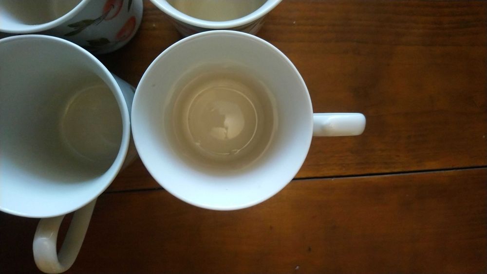 Порцеланови чаши за мляко.