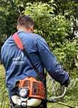 Oferim servicii de tăiat iarba cu motocoasa