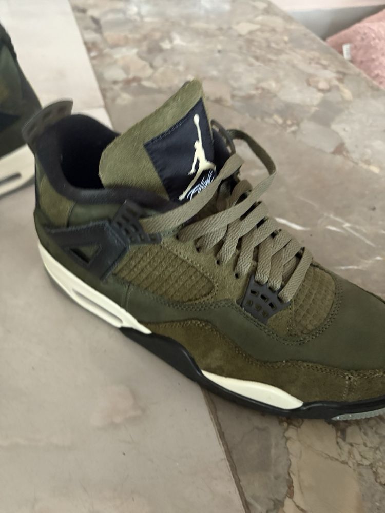 Air Jordan 4 Retro