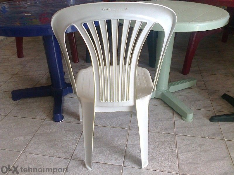 Пластмасов стол без подлакътници