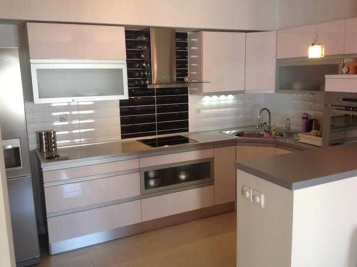 Дава се под наем Двустаен апартамент в Бургас, Славейков - 64 кв.м за 204 € - Снимка #3