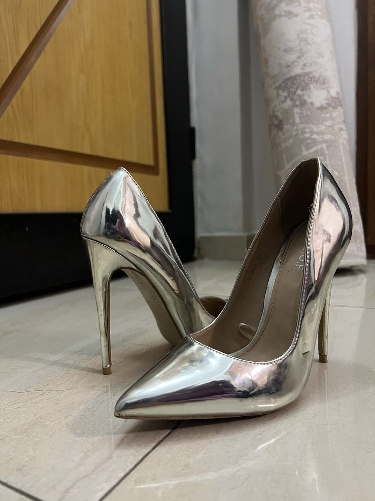 Pantofi stiletto argintii