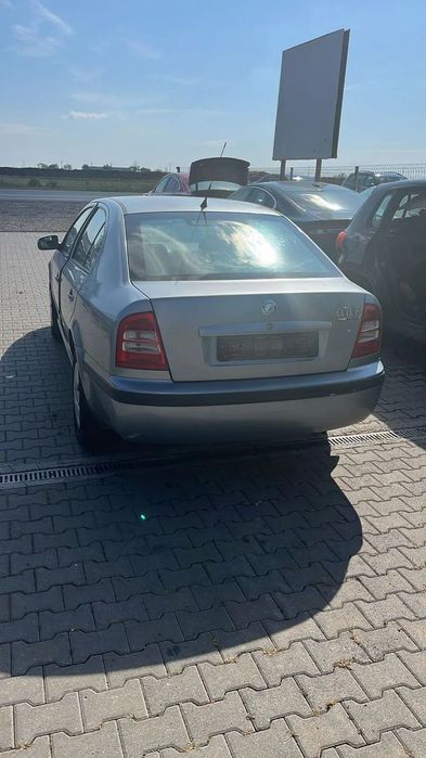 Dezmembram Skoda Octavia 1 1.6 benzina an fabricatie 2004