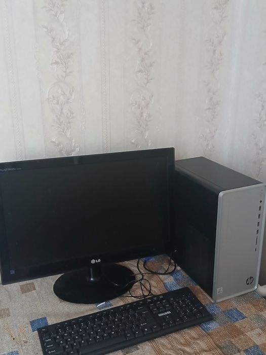 Kompyuter HP sotiladi. Monitor klaviatura komplekt.