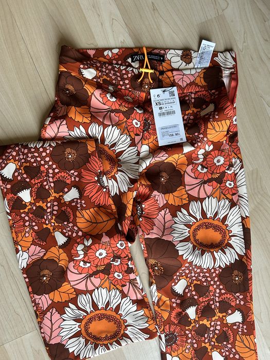 Pantaloni Zara marime XS flare cu talie inalta