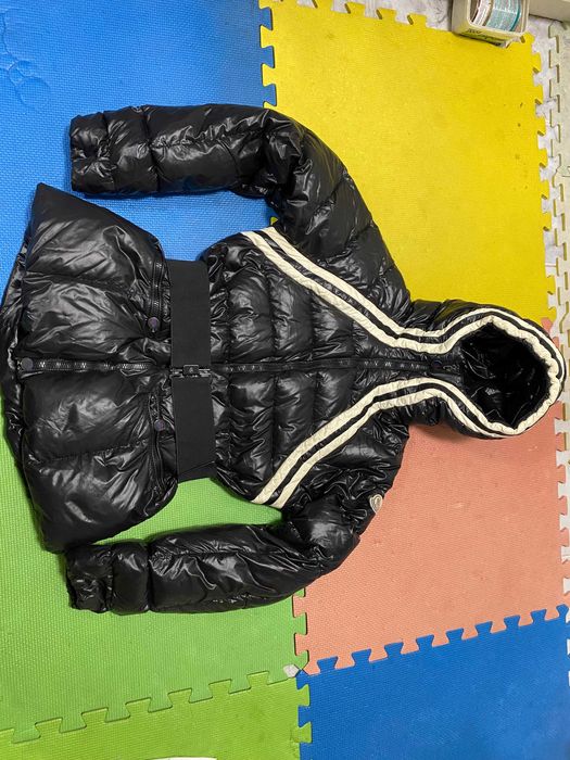 ''Moncler''оригинално дамско пухено яке S -М размер