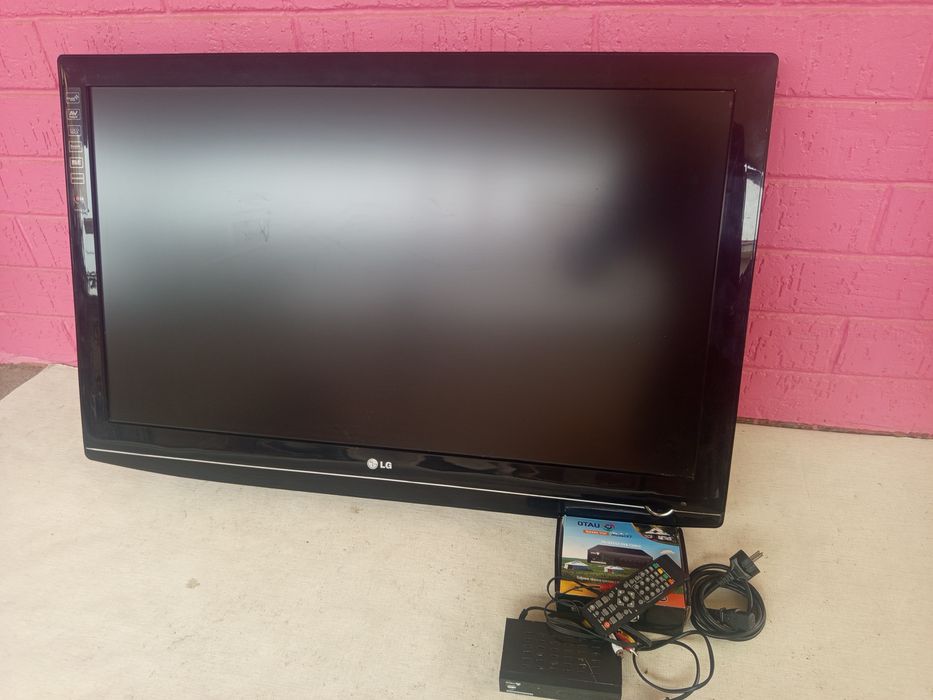 Телевизор LG и приставка отау ТВ .
