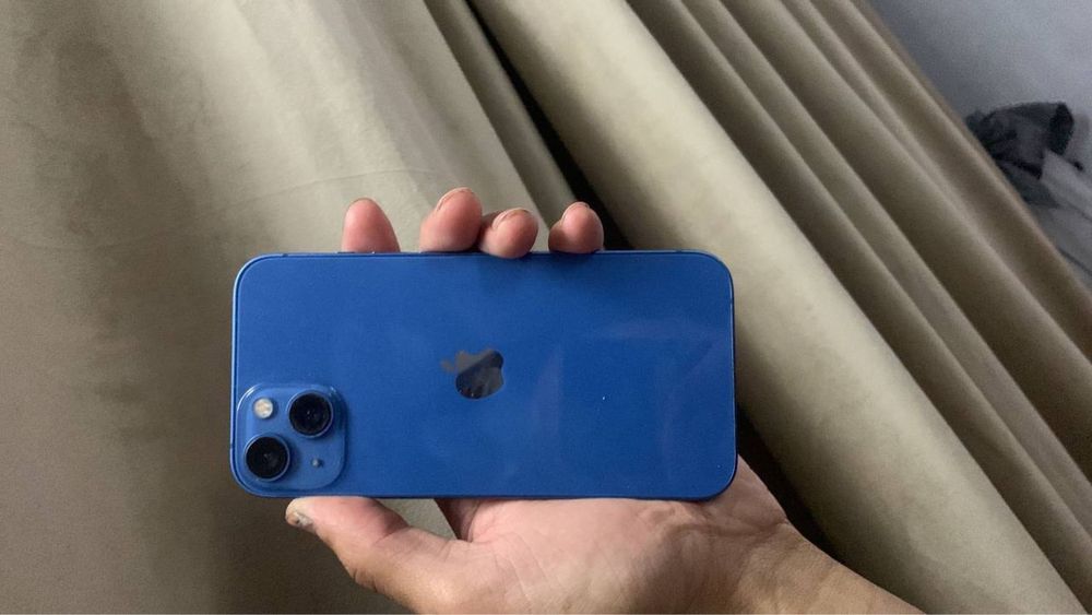 Продам Iphone 13