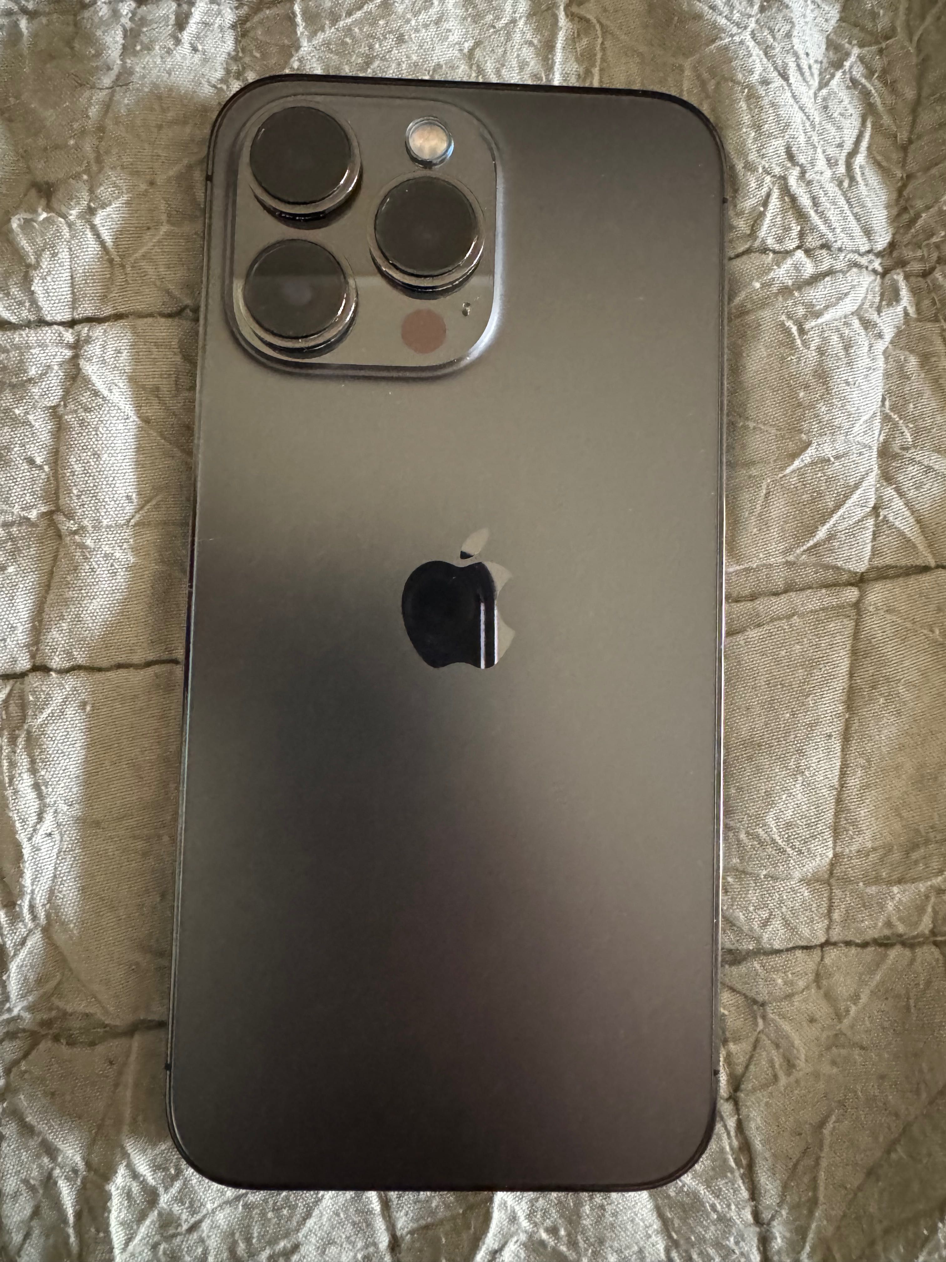 Продавам Iphone 13 pro 128 gb