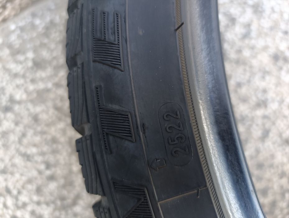 2 бр Зимни Гуми 225/40/18
