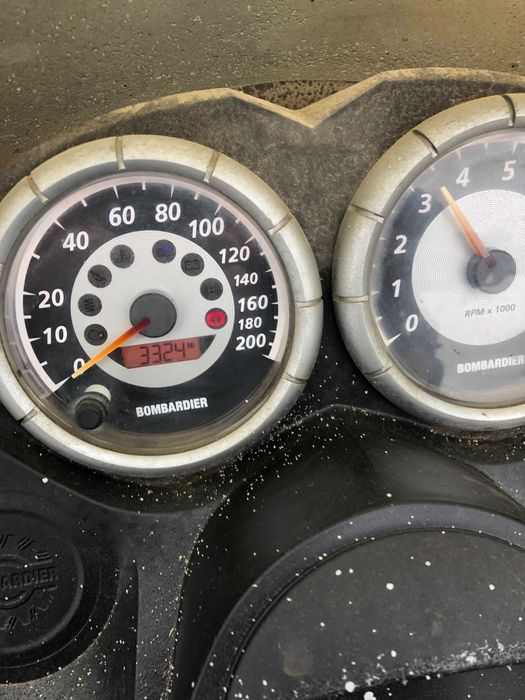 SNOWMOBIL Bombardier Summit 800