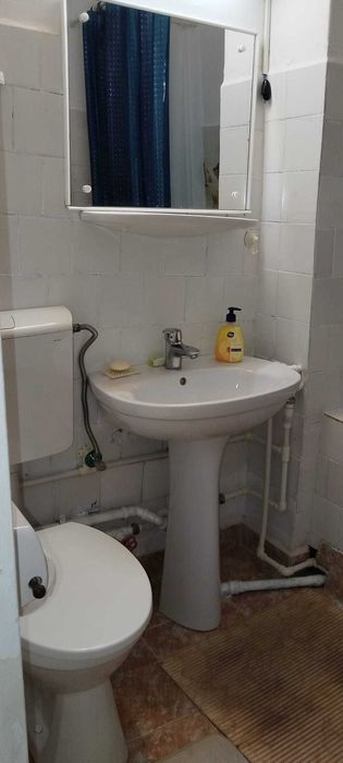 Închiriez apartament 3 camere