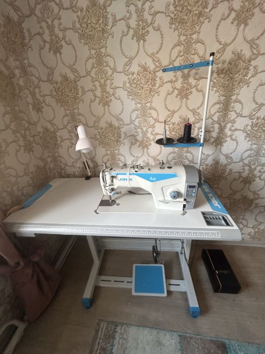 Швейная машинка полу автомат