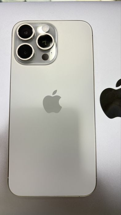 Iphone 15 max natural