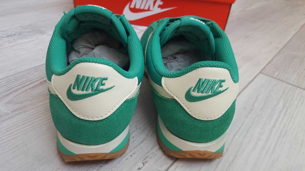 Нови зелени маратонки Nike Cortez за момиче с размер 39