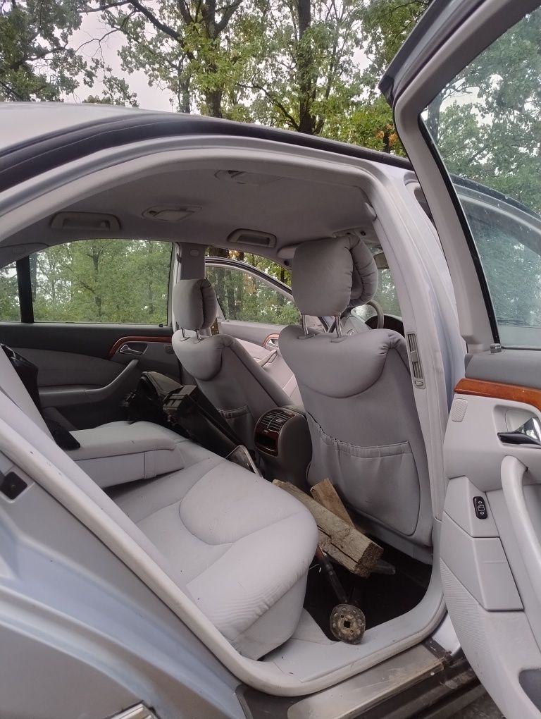 Dezmembrez Mercedes Benz S320 W220 BENZINĂ