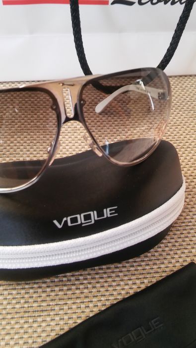 Чисто нови очила на Вог - оригинални
