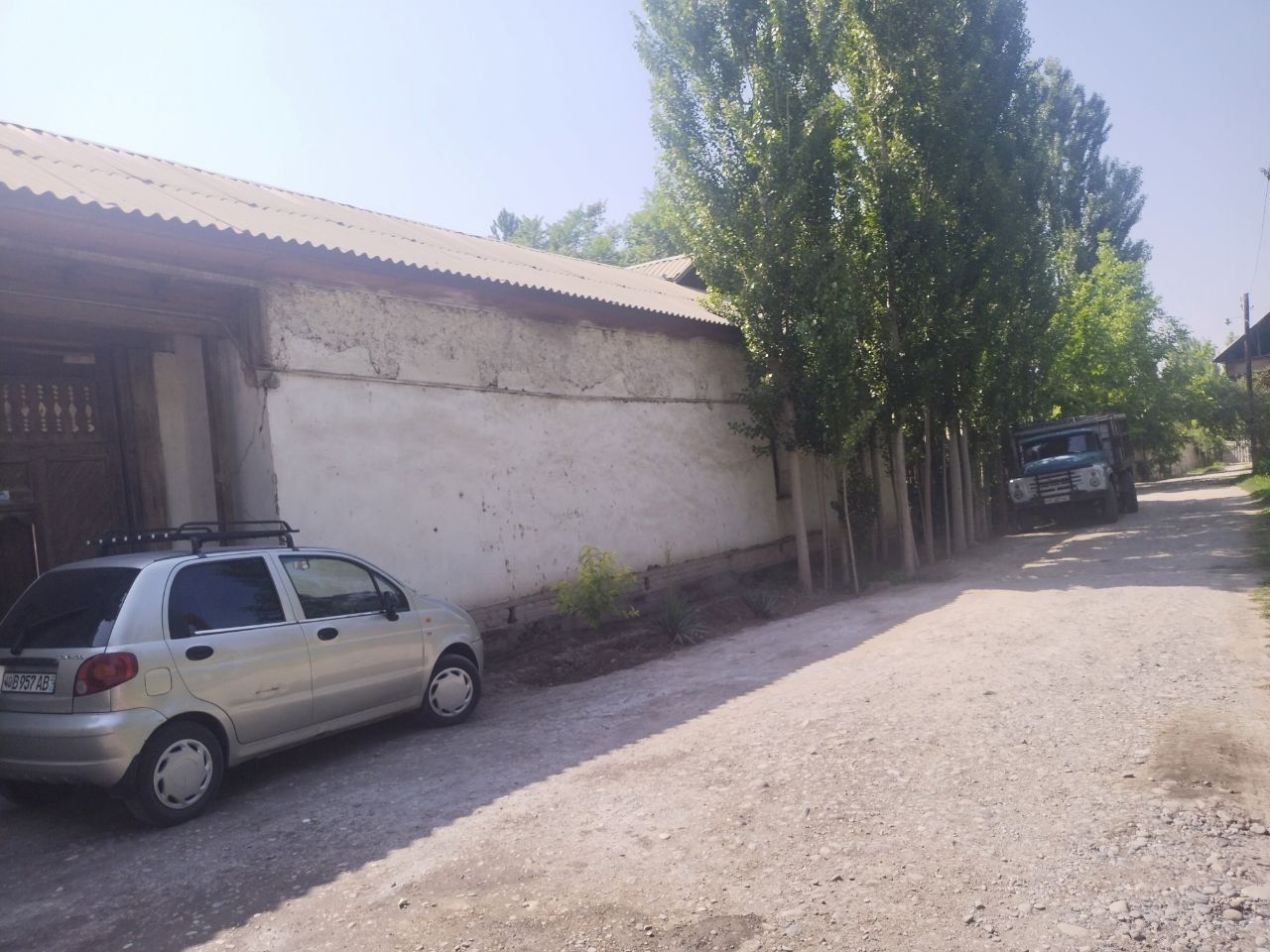 Xovli 15 sotix yashash xonadoni mavjud