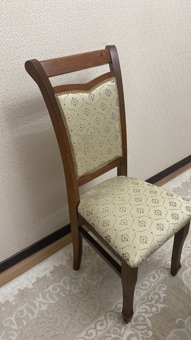 Стол со стульями