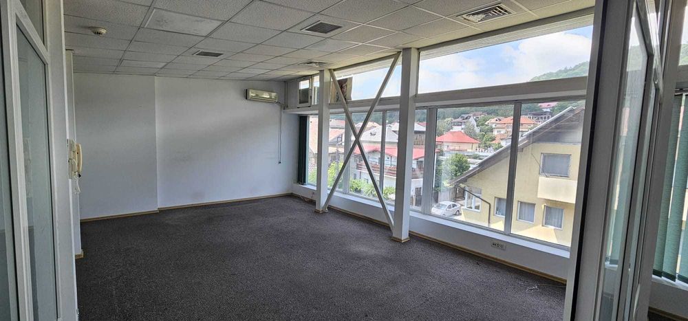 Spațiu premium de birouri – etaj complet disponibil acum