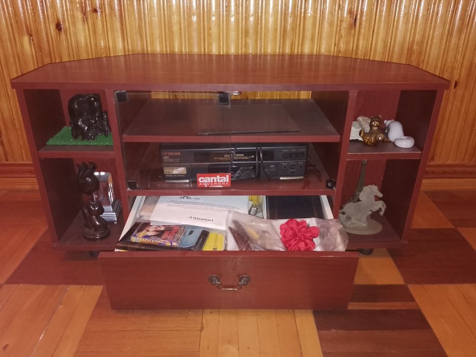Продается тумбочка для телевизора