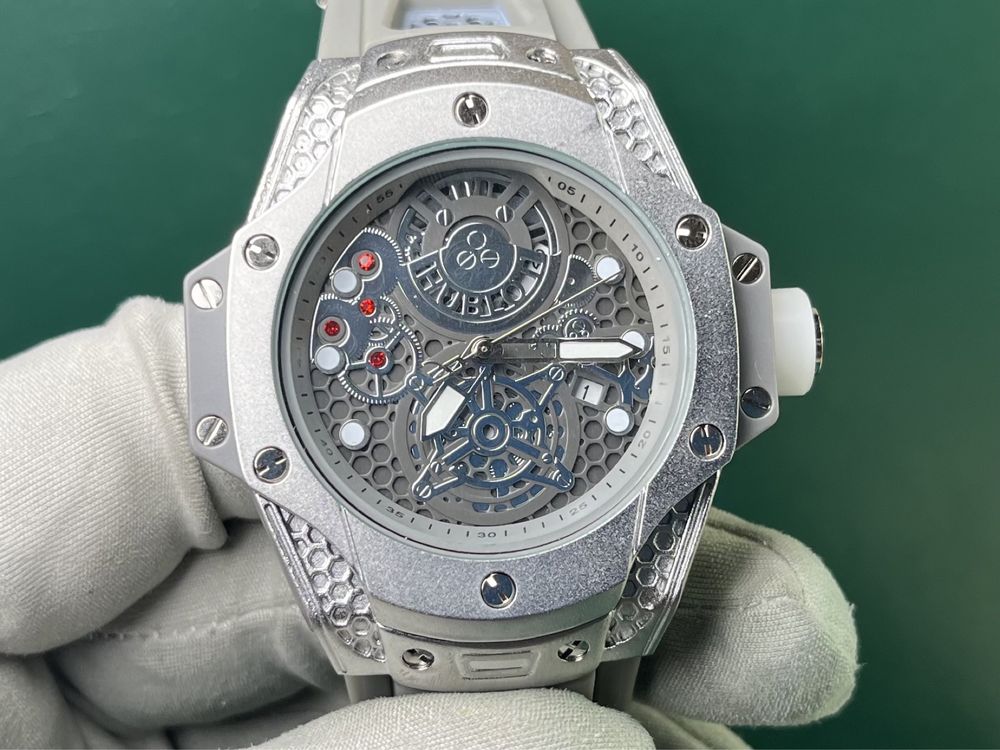 Часовник Hublot в Сиво