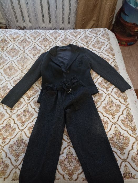Школьная форма(брюки, пиджак)