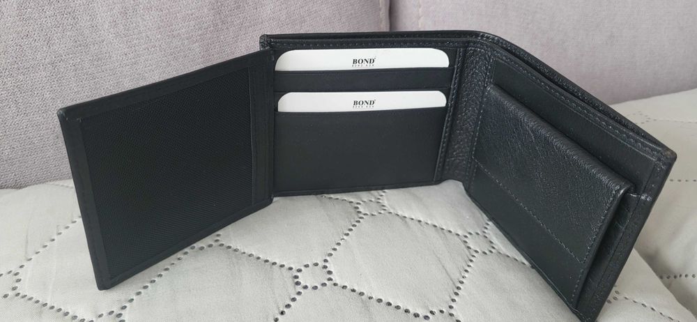 Мъжки портфейл от естествена кожа Бонд.