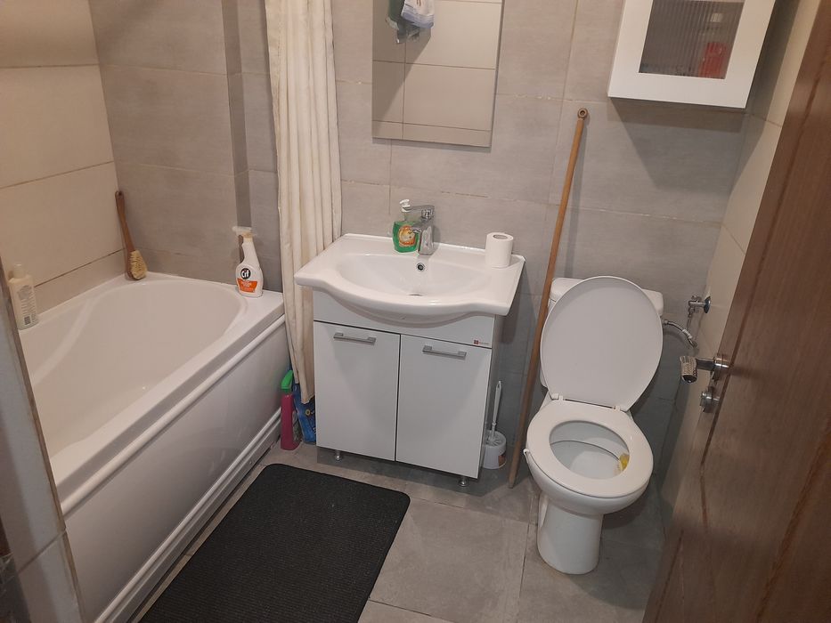 Apartament 2 camere la curte de vînzare