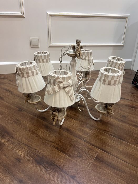 Продам люстру. 6 ти рожковая