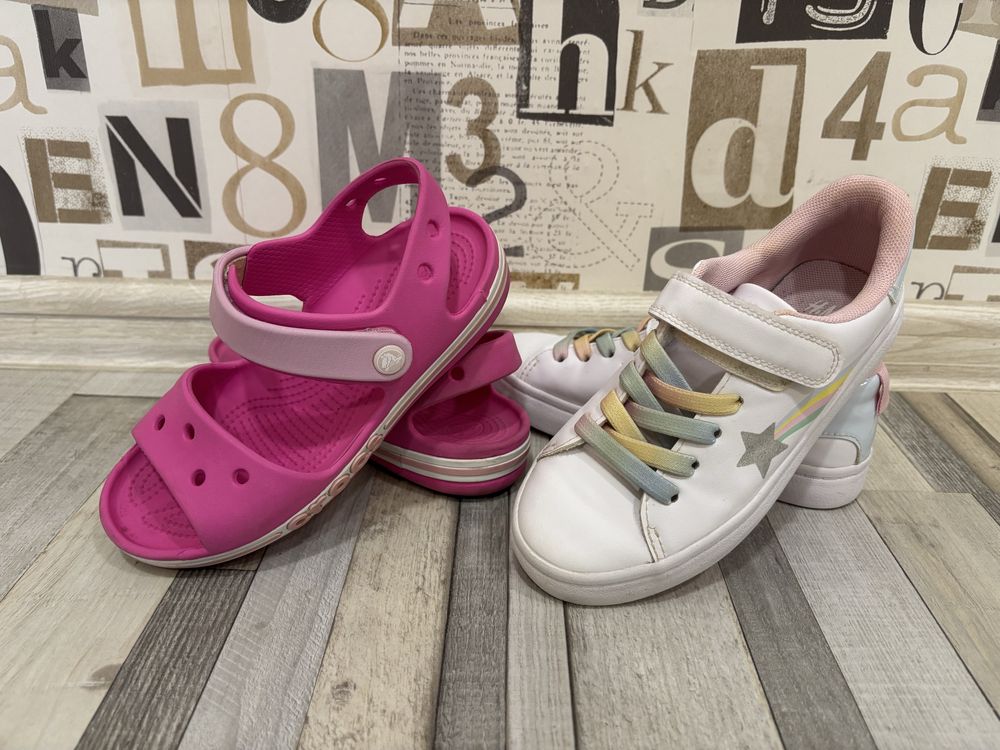Сандали Crocs и кецове Н&М