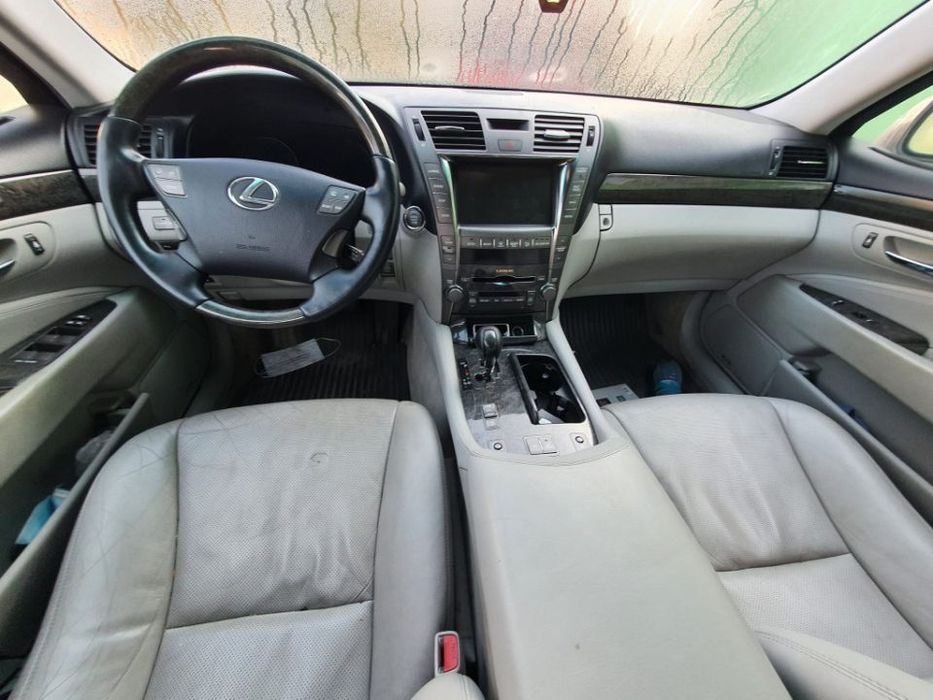 Dezmembrez Lexus LS 460 F4  motor 4.6 benzina 280kw 381cp cod motor 1ur-fse plafon bara dezmembrari