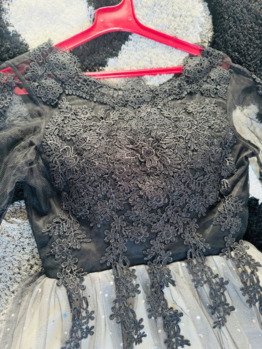 Нова офицялна рокля със корсетен гръб