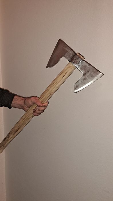Topoare personalizate tip viking