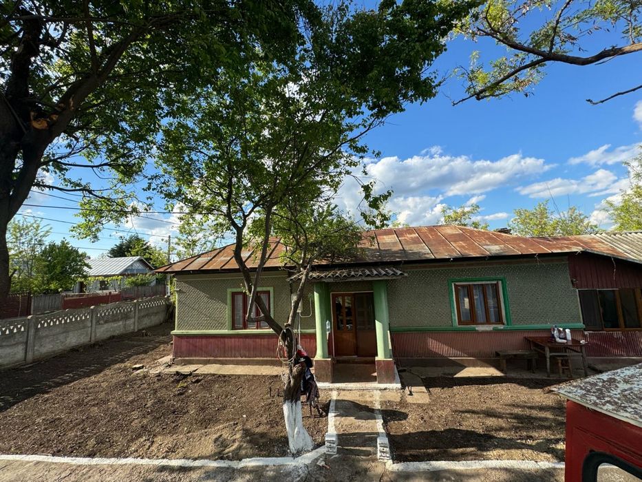 Vand casa in comuna Movila Miresii
