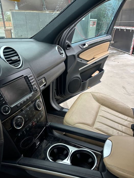 Vând Mercedes ML 320 cdi 4 matic edition 
An 2008
Motor de 3.0 v6
Deta