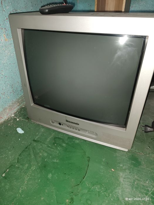 Vând TV Panasonic CRT cu telecomandă
