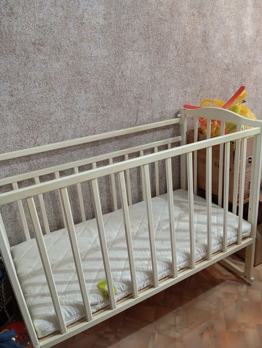 Детская кроватка -маятник