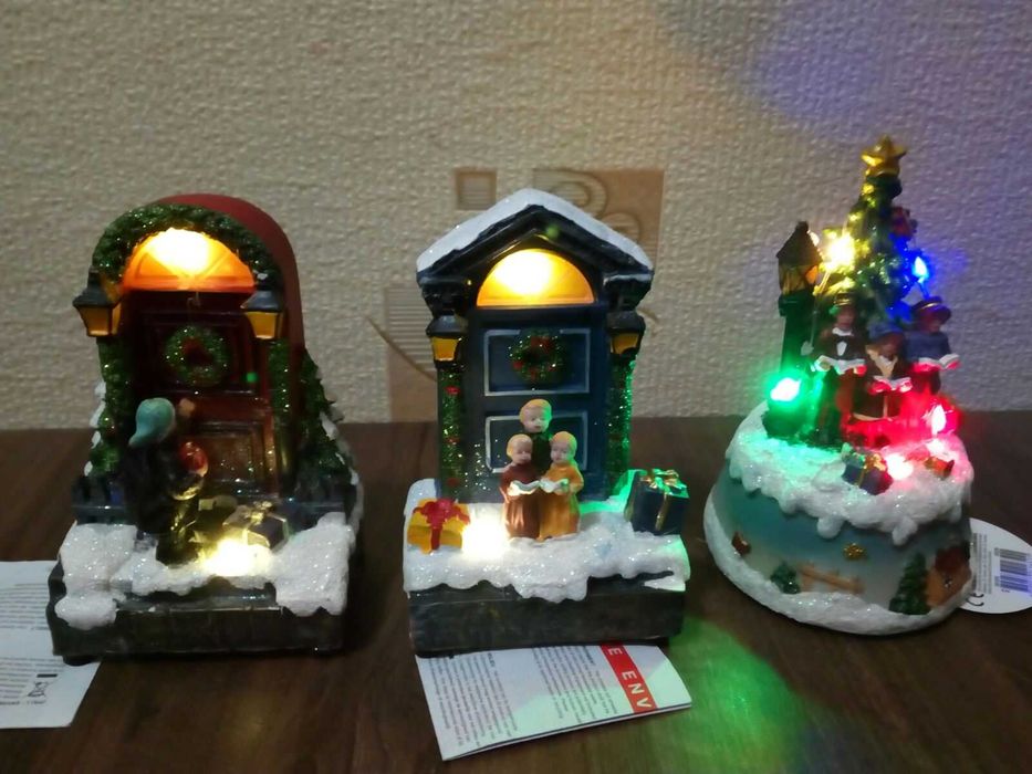 Коледни LED мини светещи сцени, фигурки за декорация на MAGIC VILLAGE.