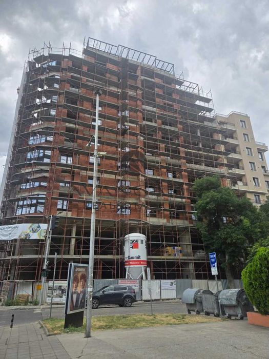 Продава се Тристаен апартамент в Пловдив, Център - 108 кв.м за 2347 €/кв.м - Снимка #1