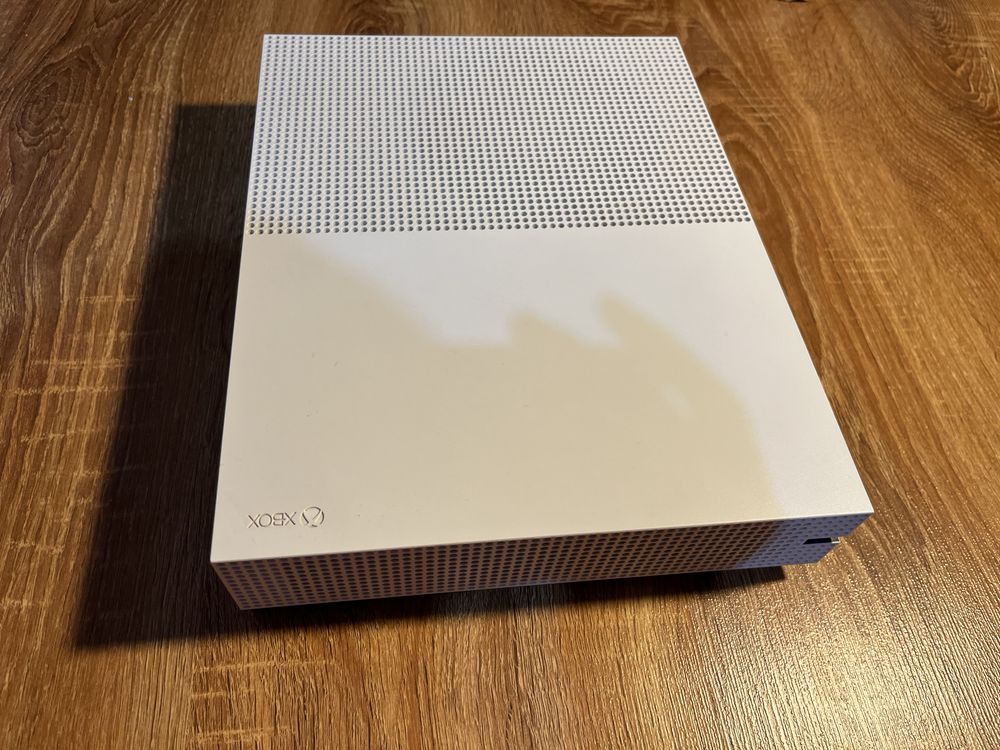 Xbox One S 500GB + FIFA 24