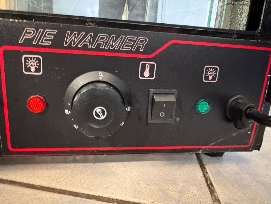 Vitrină caldă Pie Warmer – ideală pentru patiserii și cafenele